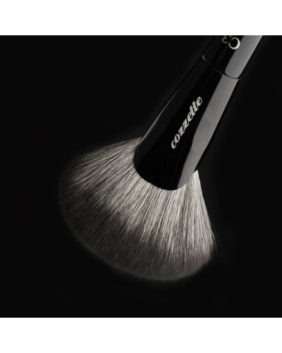 C3 Sculpt & Shade Fan Brush - COZZETTE