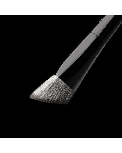 C1 Triangle Foundation Brush - COZZETTE