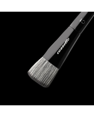 C1 Triangle Foundation Brush - COZZETTE