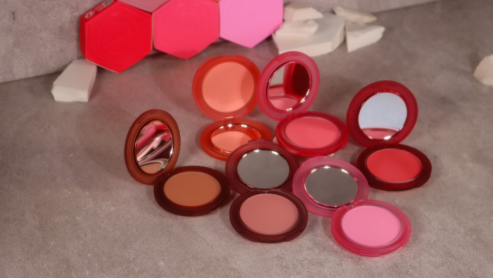 swatches close-up blurring powder blush