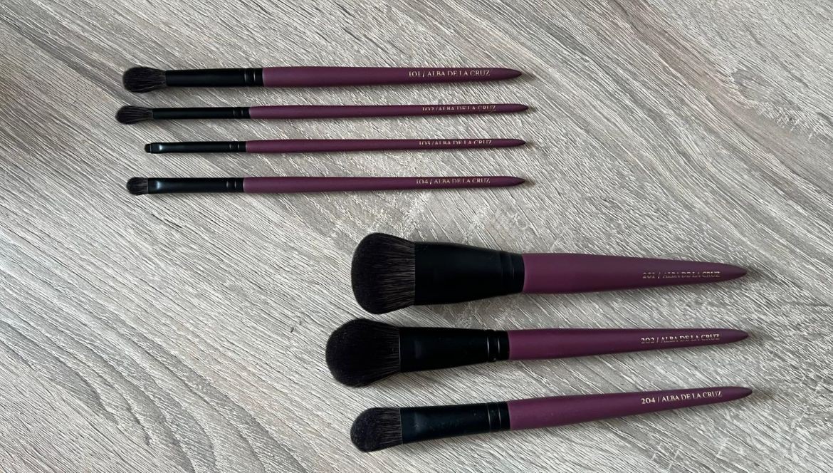IBBrushes X Alba De La Cruz: Las brochas perfectas para maquillajes desde básicos a profesionales.